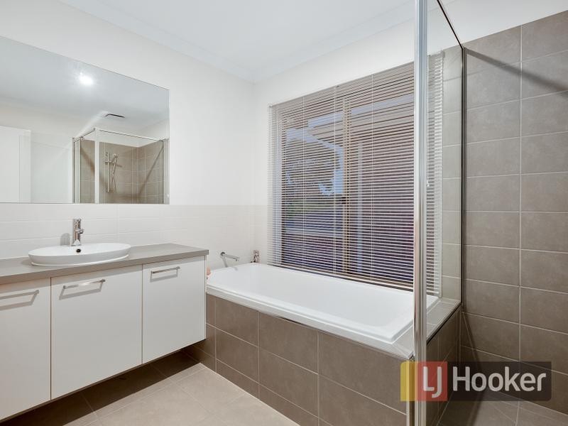 18 Flemington Rise, Officer VIC 3809