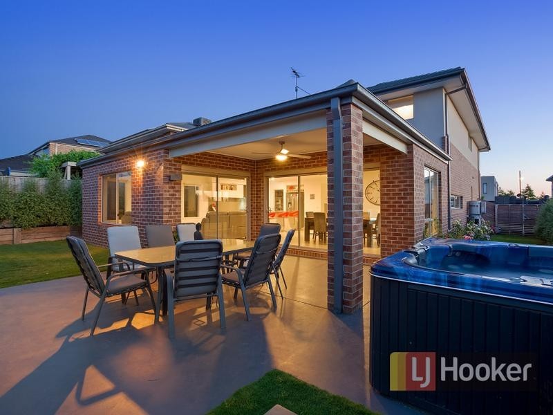 18 Flemington Rise, Officer VIC 3809