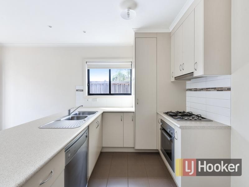24/103 Army Road, Pakenham VIC 3810