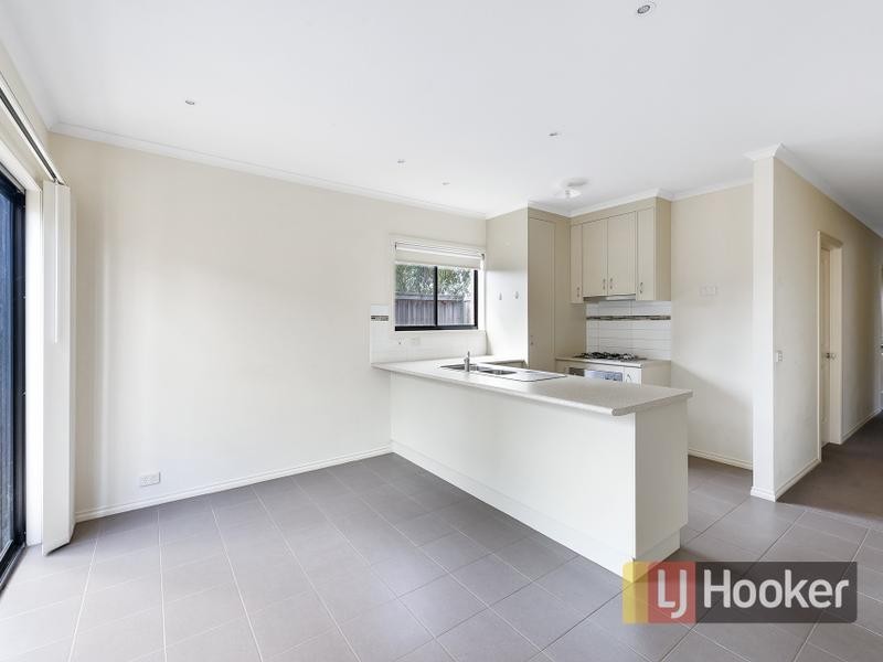 24/103 Army Road, Pakenham VIC 3810