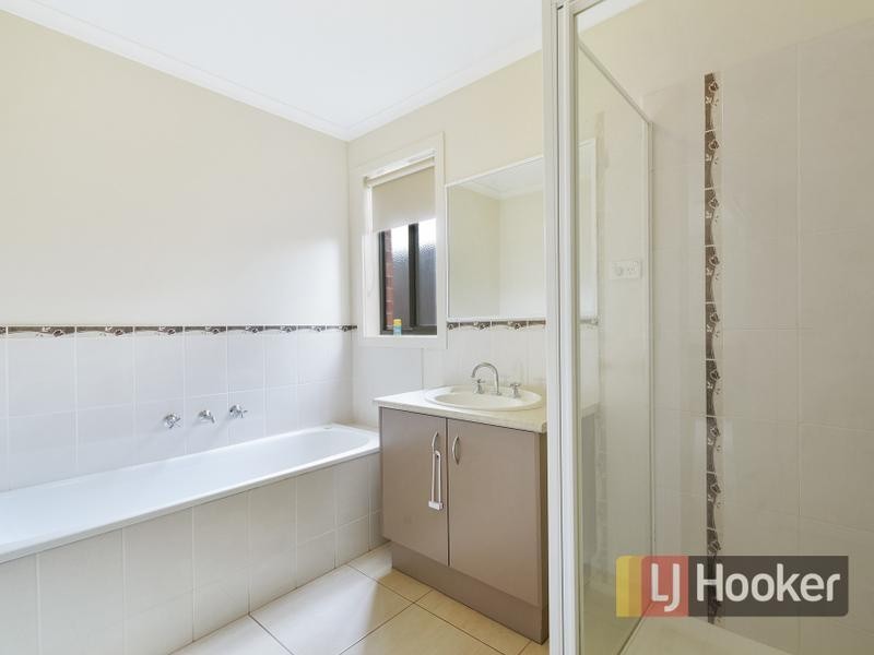 66 Pommel Street, Pakenham VIC 3810