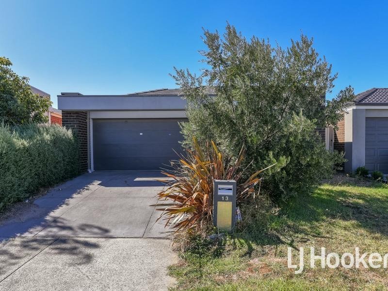 13 Serenity Street, Pakenham VIC 3810