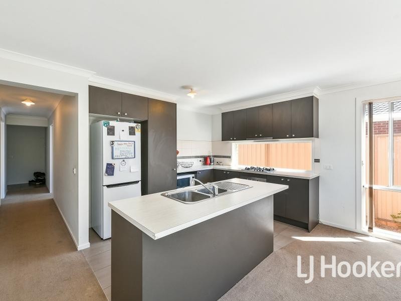 13 Serenity Street, Pakenham VIC 3810