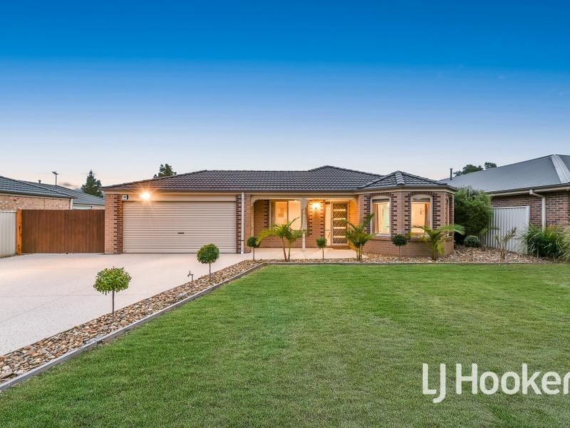 13 Wonboyn Close, Pakenham VIC 3810