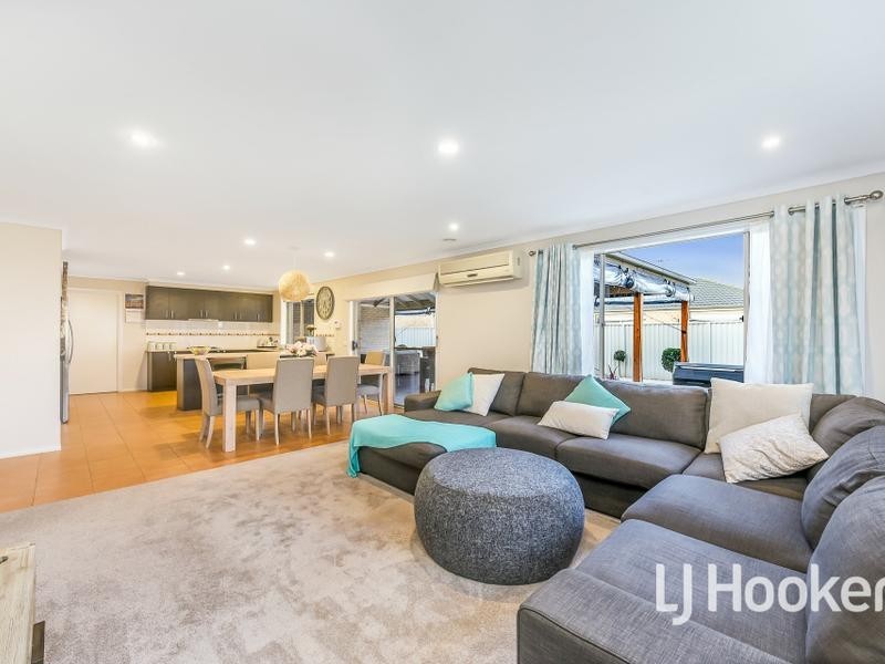 13 Wonboyn Close, Pakenham VIC 3810