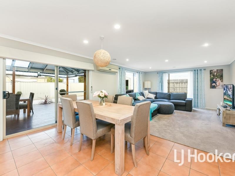 13 Wonboyn Close, Pakenham VIC 3810