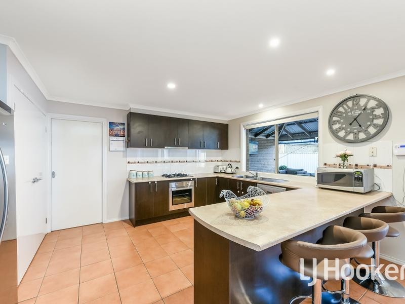 13 Wonboyn Close, Pakenham VIC 3810