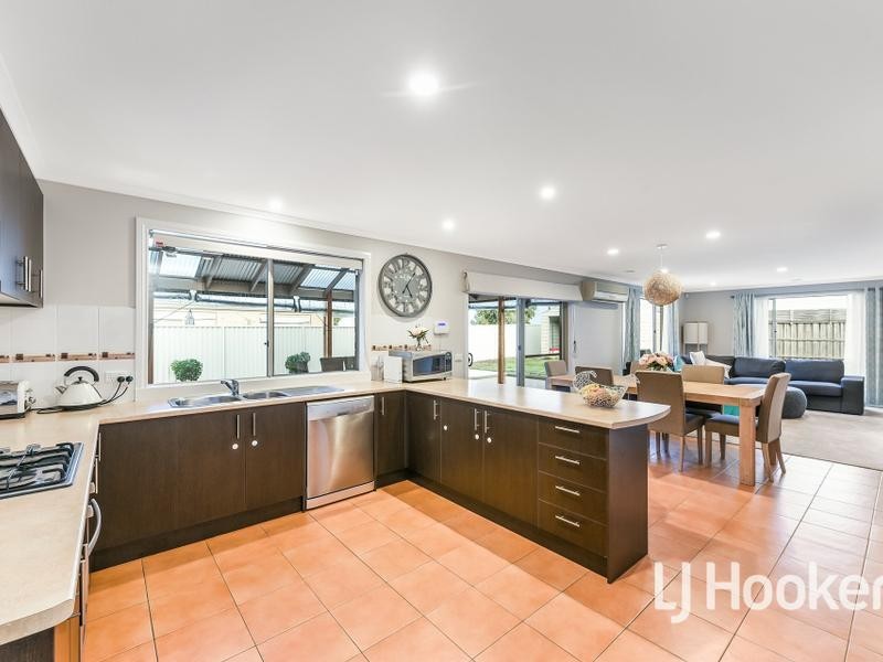 13 Wonboyn Close, Pakenham VIC 3810