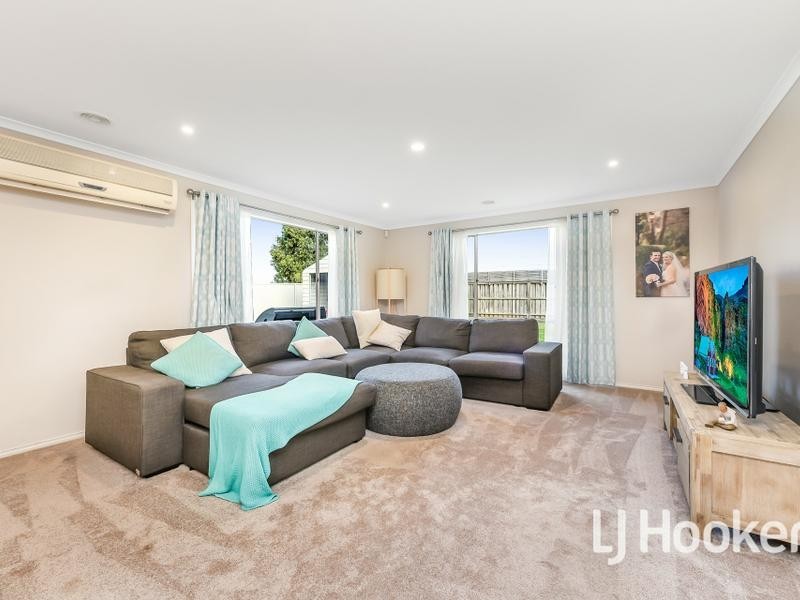 13 Wonboyn Close, Pakenham VIC 3810