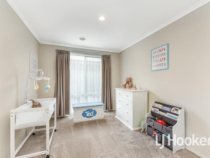 13 Wonboyn Close, Pakenham VIC 3810