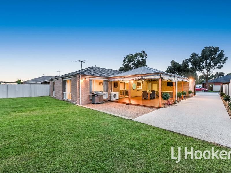 13 Wonboyn Close, Pakenham VIC 3810