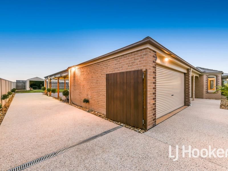 13 Wonboyn Close, Pakenham VIC 3810