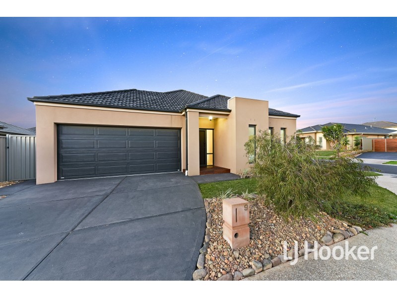 9 Ibis Close, Pakenham VIC 3810