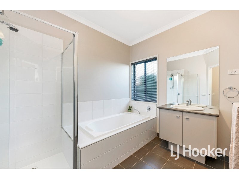 9 Ibis Close, Pakenham VIC 3810