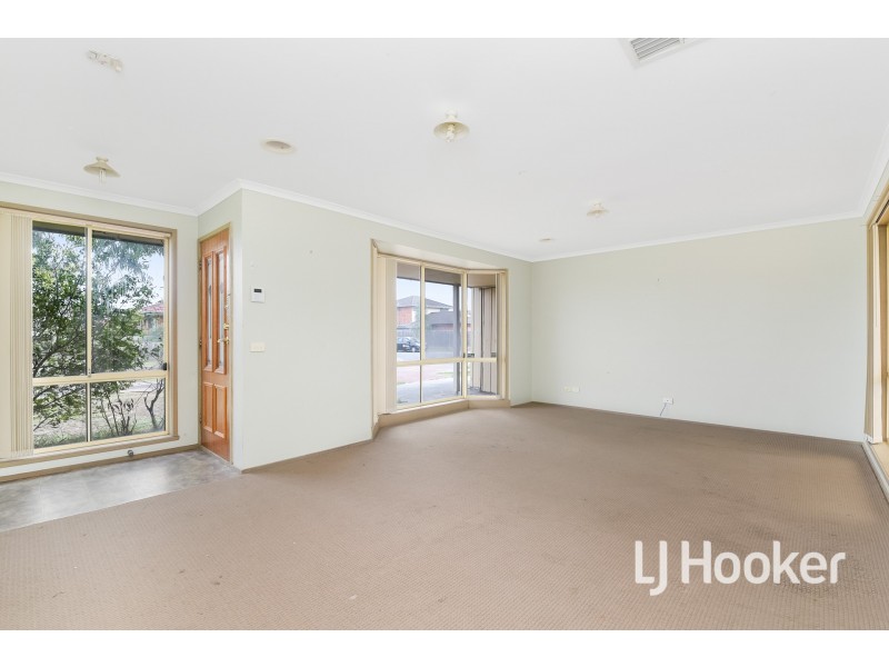 15 Holt Place, Pakenham VIC 3810