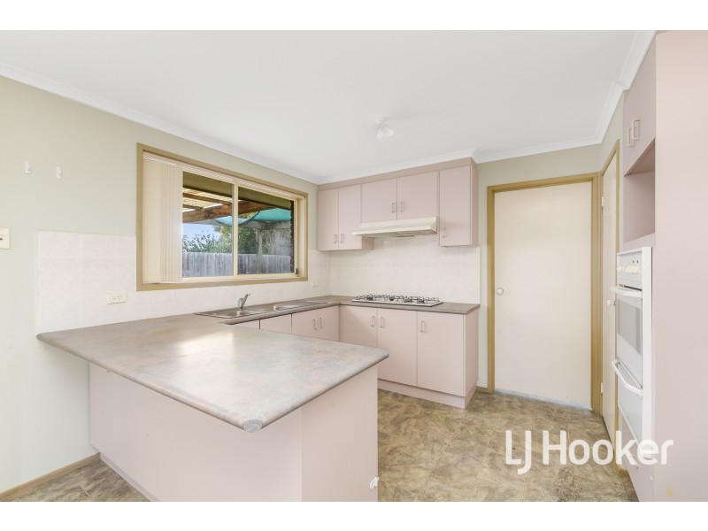 15 Holt Place, Pakenham VIC 3810
