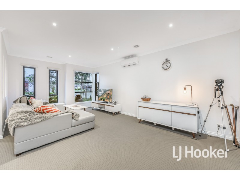 24 Wonboyn Close, Pakenham VIC 3810