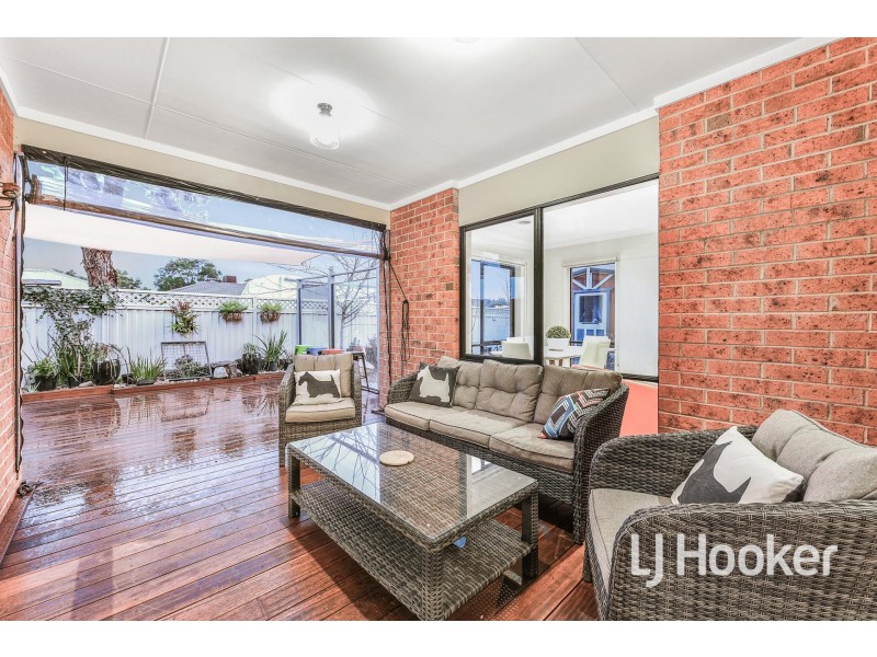 24 Wonboyn Close, Pakenham VIC 3810