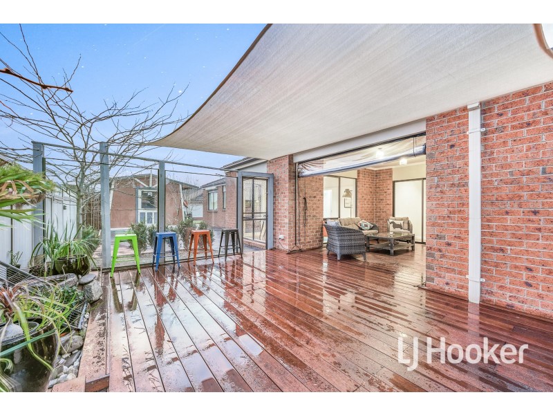 24 Wonboyn Close, Pakenham VIC 3810