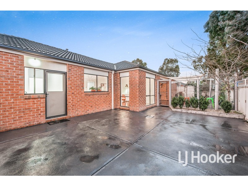 24 Wonboyn Close, Pakenham VIC 3810