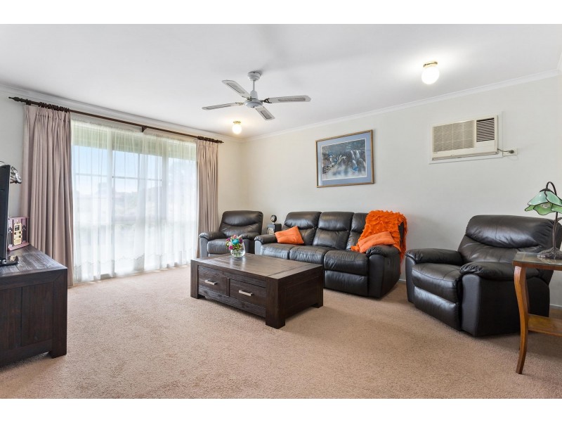 17 Cyprus Place, Pakenham VIC 3810