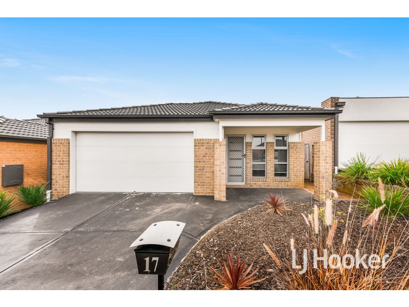 17 Cascade Way, Pakenham VIC 3810
