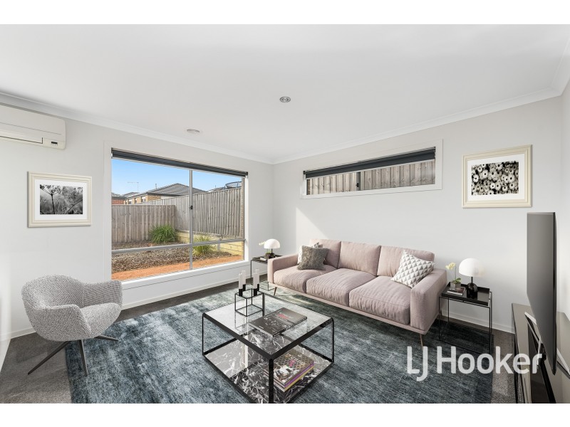 17 Cascade Way, Pakenham VIC 3810