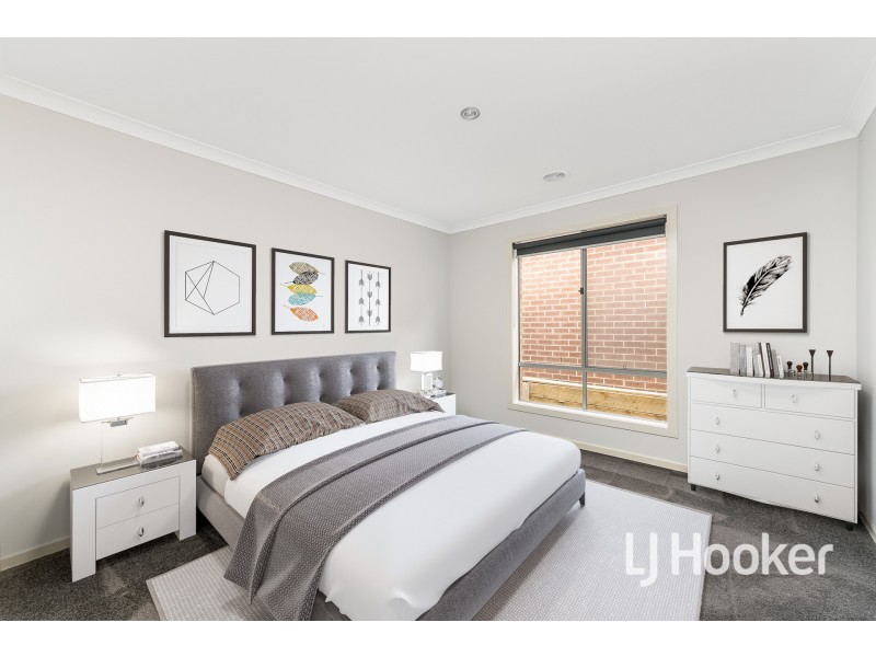 17 Cascade Way, Pakenham VIC 3810
