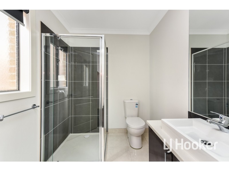 17 Cascade Way, Pakenham VIC 3810