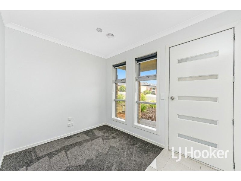 17 Cascade Way, Pakenham VIC 3810