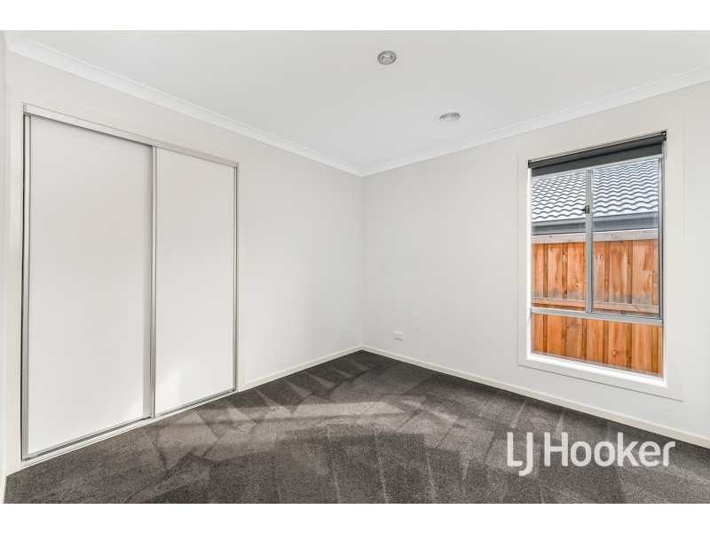17 Cascade Way, Pakenham VIC 3810