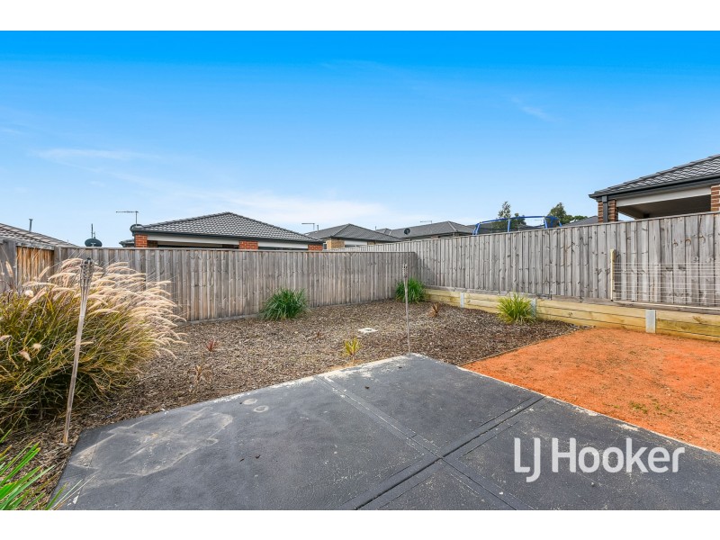 17 Cascade Way, Pakenham VIC 3810