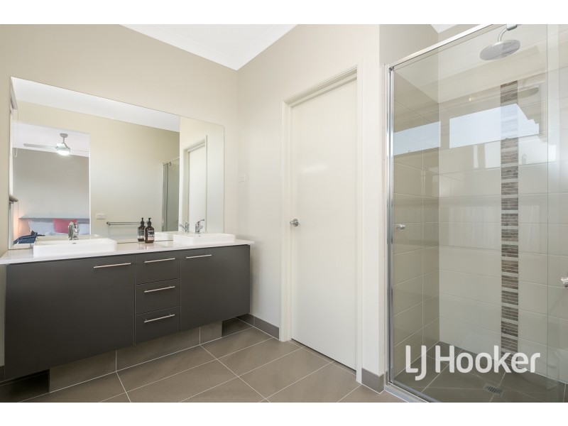 16 Royanne Close, Bunyip VIC 3815