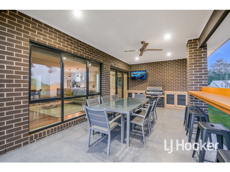 16 Royanne Close, Bunyip VIC 3815