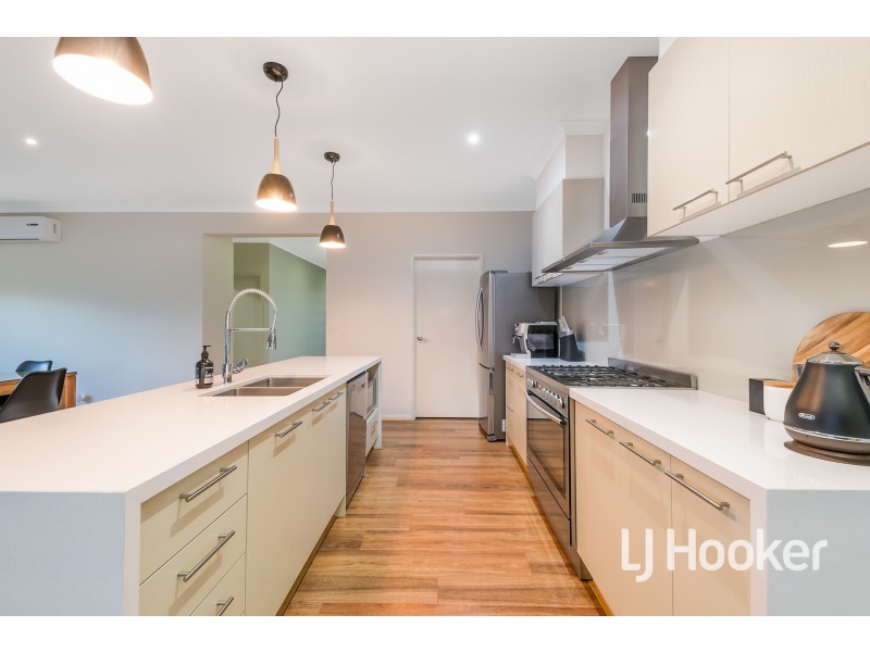 16 Royanne Close, Bunyip VIC 3815