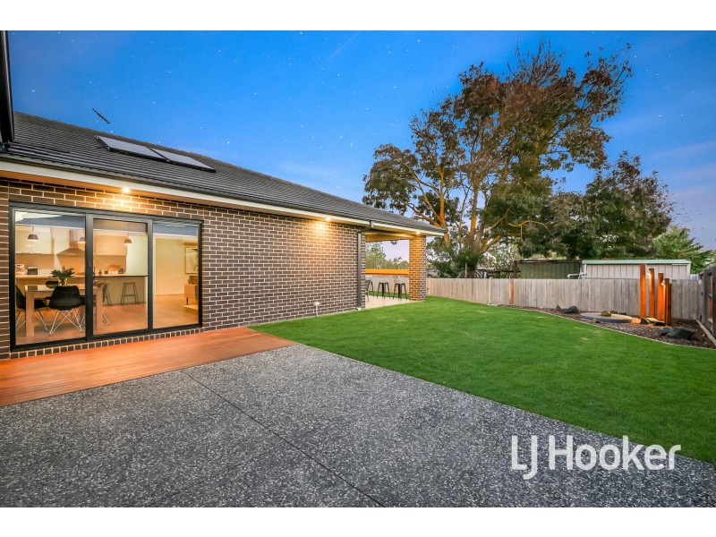 16 Royanne Close, Bunyip VIC 3815