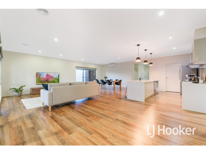 16 Royanne Close, Bunyip VIC 3815