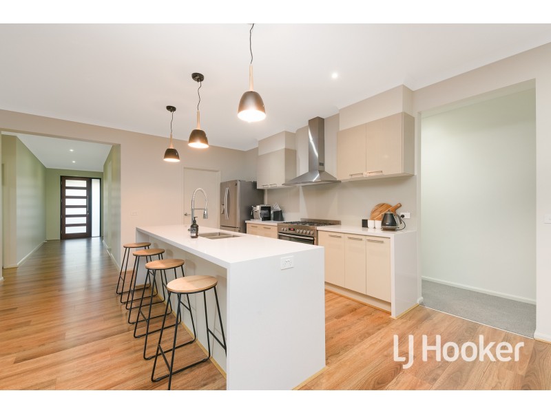 16 Royanne Close, Bunyip VIC 3815