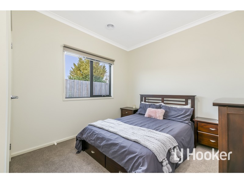 16 Royanne Close, Bunyip VIC 3815