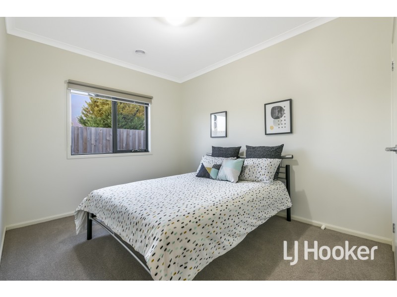 16 Royanne Close, Bunyip VIC 3815