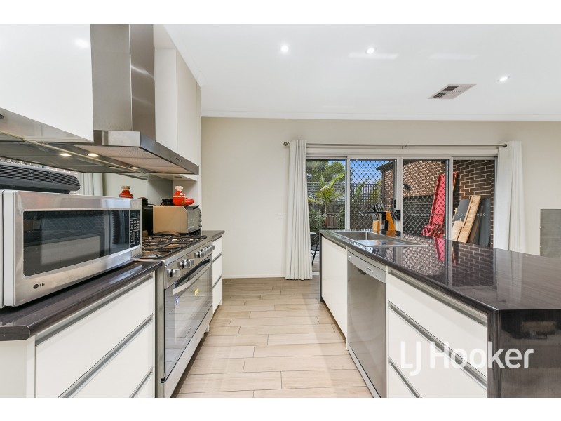 6/81-83 Ahern Road, Pakenham VIC 3810