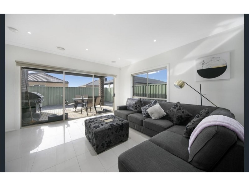 23 Dusseldorp Avenue, Pakenham VIC 3810