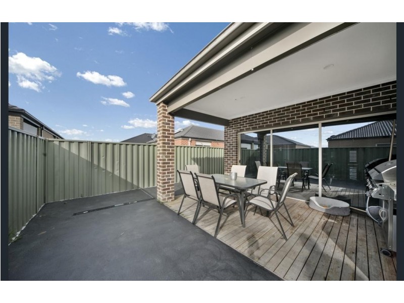 23 Dusseldorp Avenue, Pakenham VIC 3810