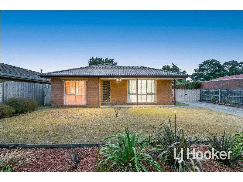 8 Daniel Court, Pakenham VIC 3810