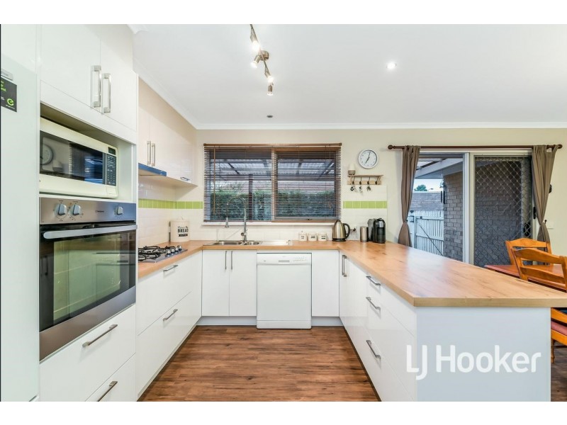 8 Daniel Court, Pakenham VIC 3810