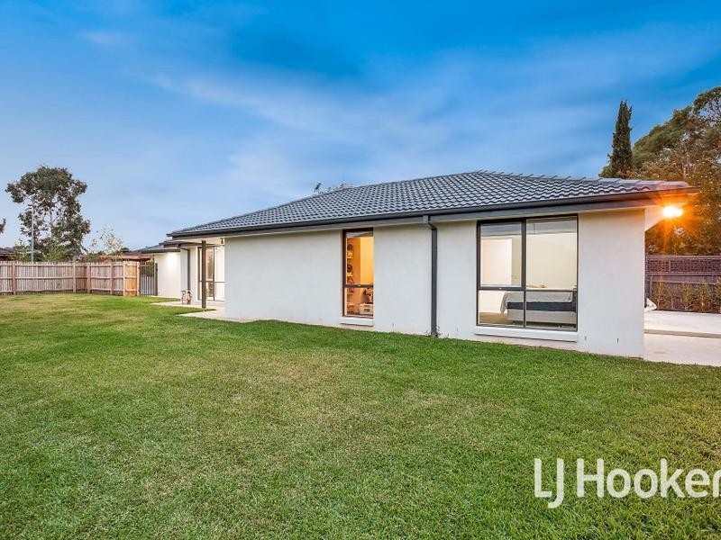 40 Parman Avenue, Pakenham VIC 3810