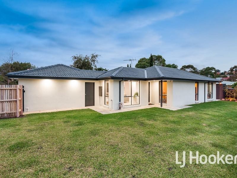 40 Parman Avenue, Pakenham VIC 3810
