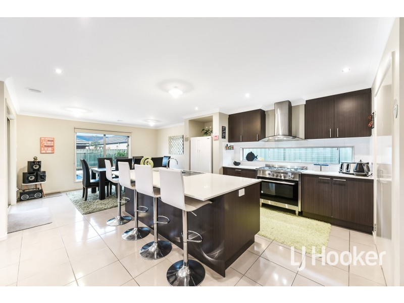 39 Dusseldorp Avenue, Pakenham VIC 3810