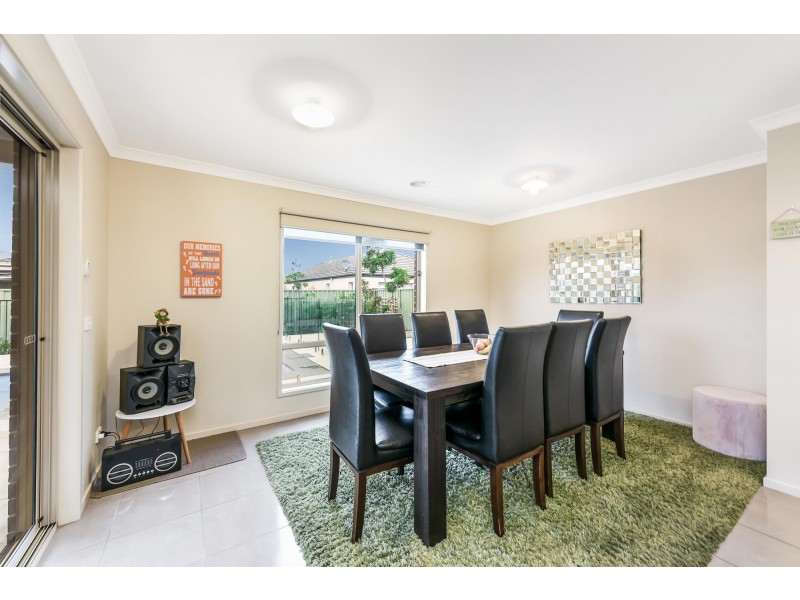 39 Dusseldorp Avenue, Pakenham VIC 3810