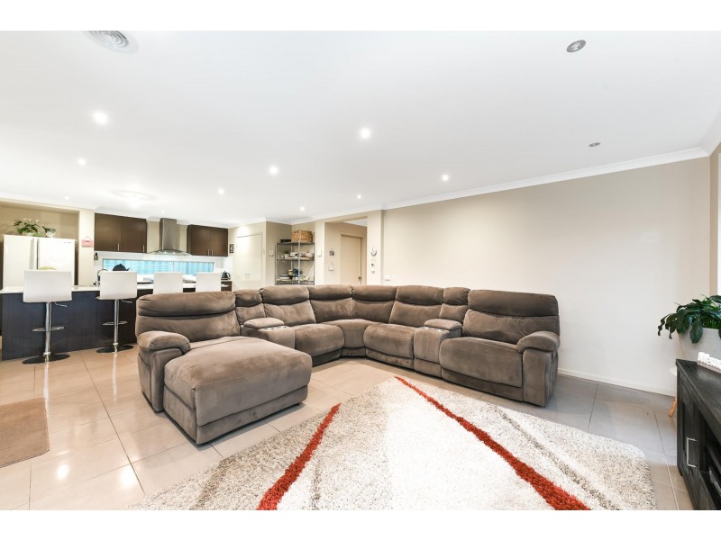 39 Dusseldorp Avenue, Pakenham VIC 3810